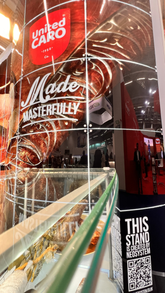 exhibition glass showcase