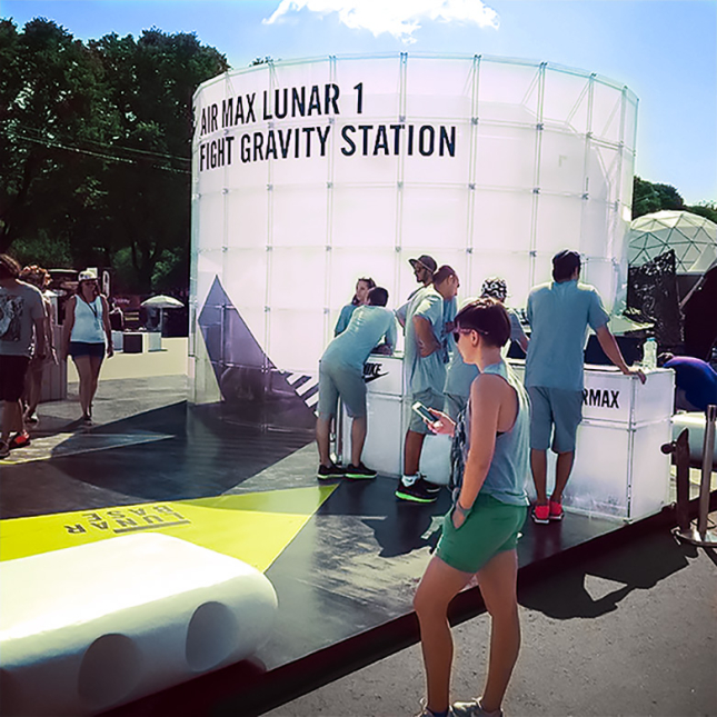 printed stand nike