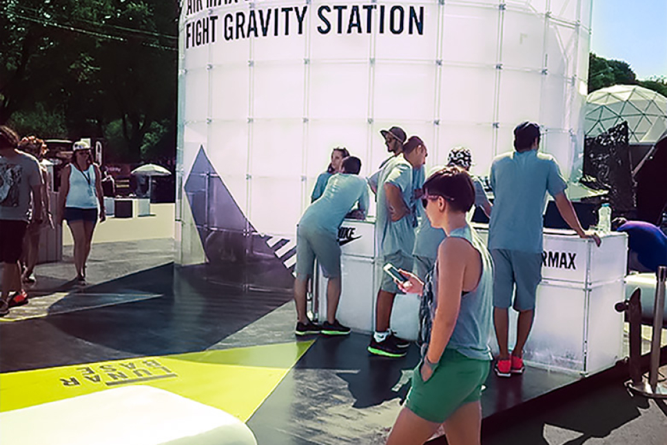 printed stand nike